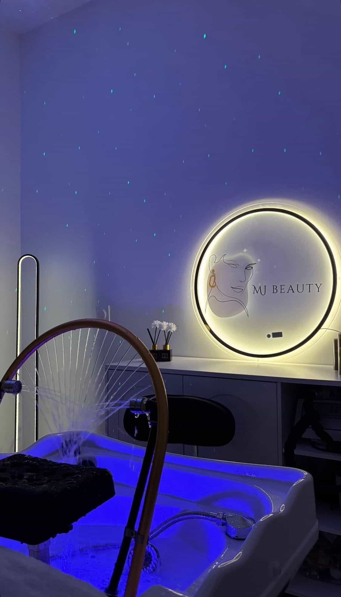 Cabine de soin M.J. Beauty — ambiance étoilée